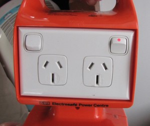 [image] Portable electricity supply with two power