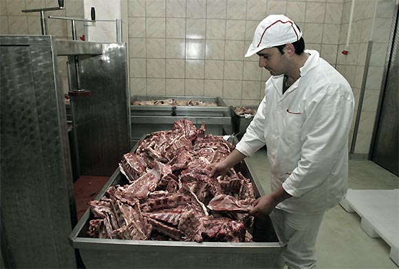 image meat worker preparing meat for processing